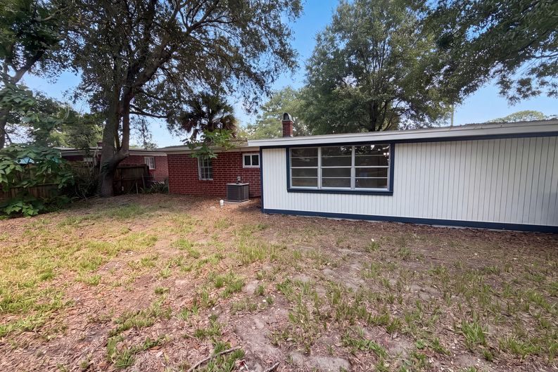 Photo 5 of 22 of 5928 Lake Ridge Ave, Jacksonville, FL