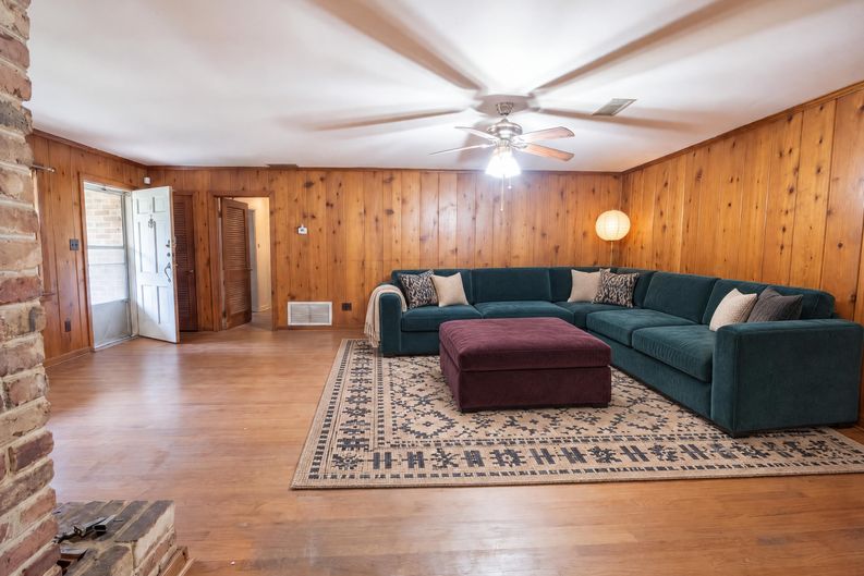 Photo 3 of 19 of 4604 Oak Ridge Rd, Mobile, AL