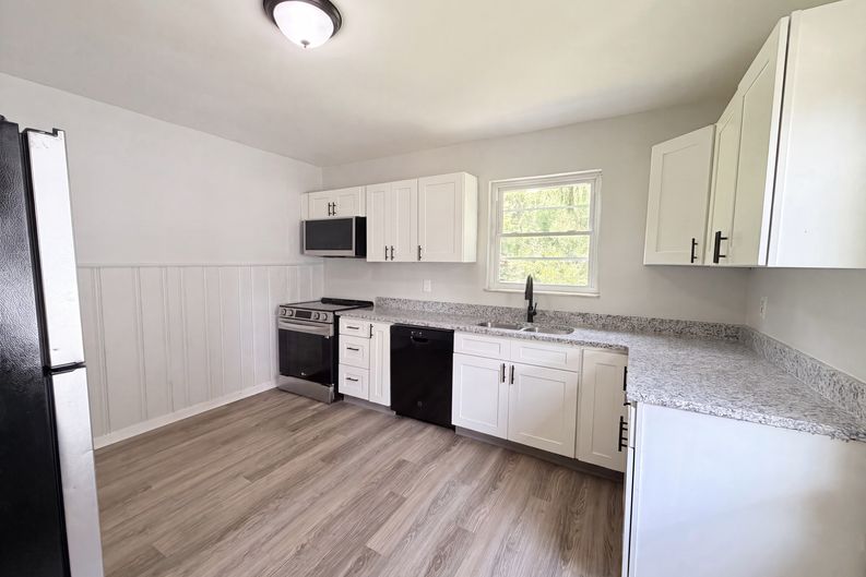 Photo 8 of 24 of 6418 Savannah Ave, Cincinnati, OH