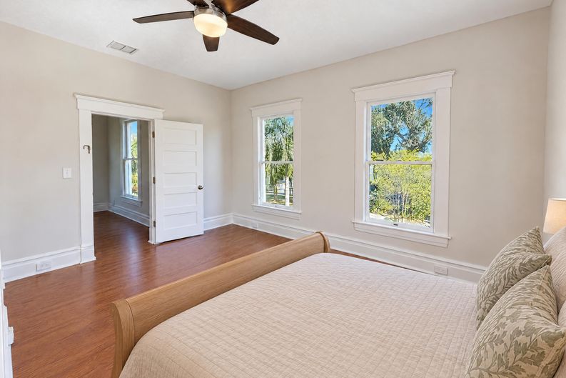 Photo 8 of 30 of 1324 Hubbard St, Jacksonville, FL