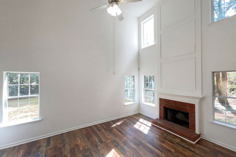Photo 11 of 22 of 3720 Majestic Dr SW, Marietta, GA