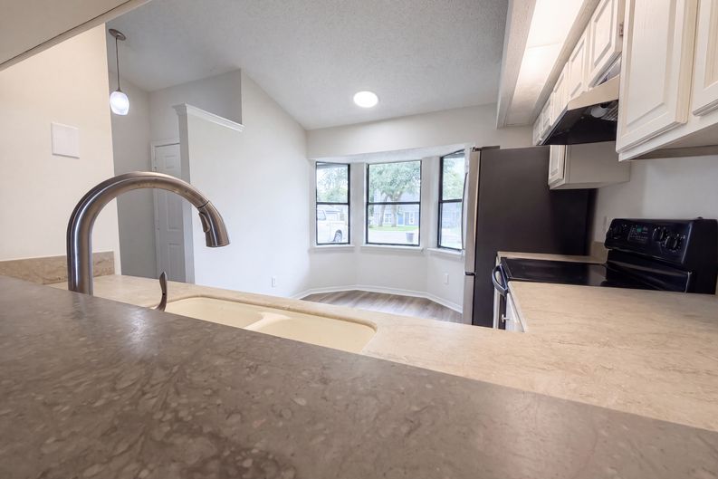 Photo 9 of 23 of 8048 Kilwinning Ln, Jacksonville, FL