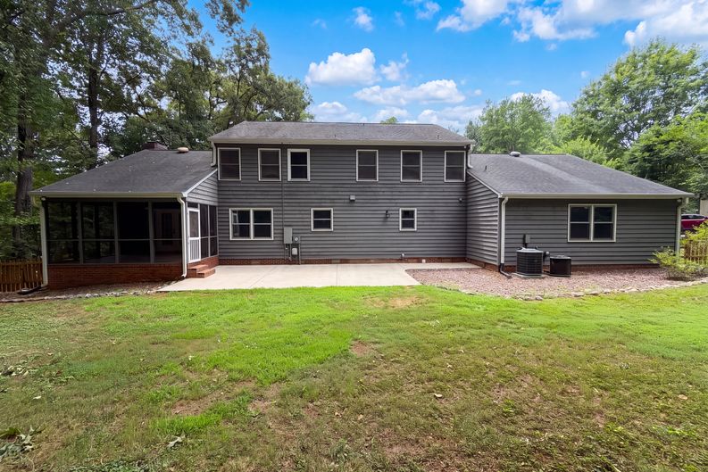 Photo 5 of 22 of 3029 Southampton Cir, Gastonia, NC