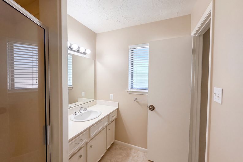 Photo 16 of 29 of 11819 Amblewood Dr, Meadows Place, TX