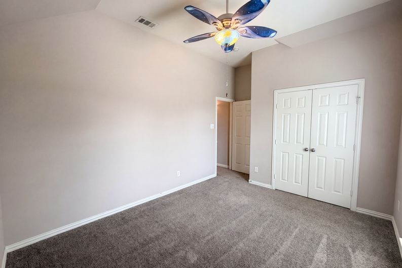 Photo 19 of 32 of 10330 Sandbar Dr, Irving, TX