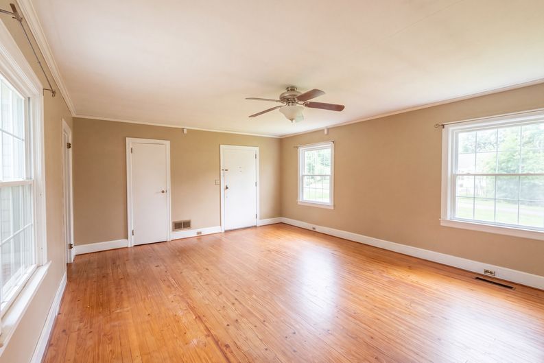 Photo 12 of 29 of 907 S South St, Gastonia, NC