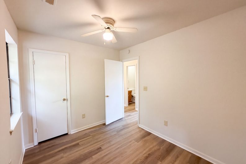Photo 12 of 16 of 1300 Maryland Dr, Ladson, SC