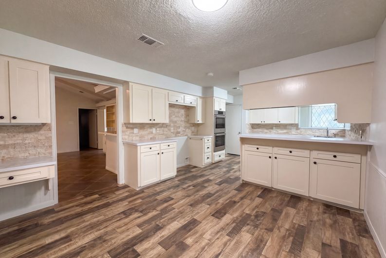 Photo 27 of 47 of 4042 Greenbriar Dr, Missouri City, TX