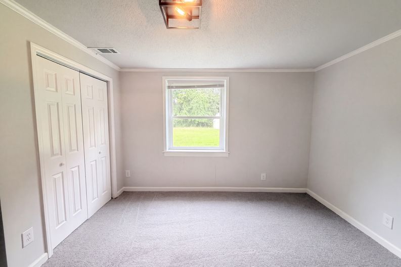 Photo 18 of 25 of 324 Woodale Dr, Clarksville, TN