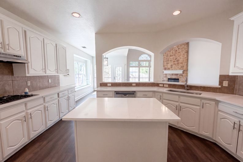 Photo 11 of 29 of 1803 High Meadow St, Glenn Heights, TX