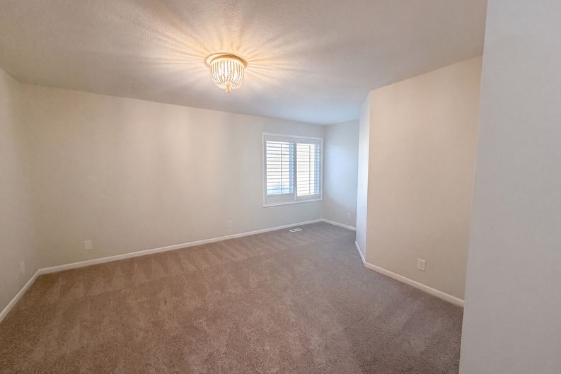 Photo 14 of 34 of 6003 N Cosby Ct, Kansas City, MO