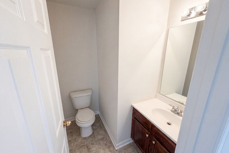 Photo 11 of 21 of 6126 Hickory Lane Dr, Union City, GA