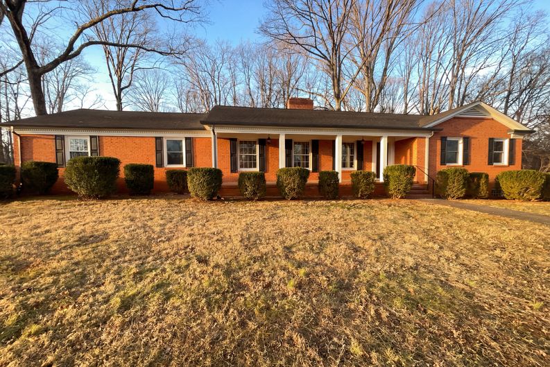 Photo 17 of 21 of 207 Gleneagles Rd E, Statesville, NC