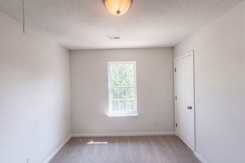 Photo 9 of 19 of 6008 White Chapel Way, Greensboro, NC