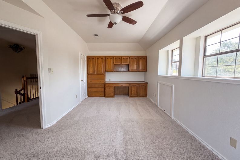Photo 14 of 23 of 7632 Westwind Dr, Fort Worth, TX