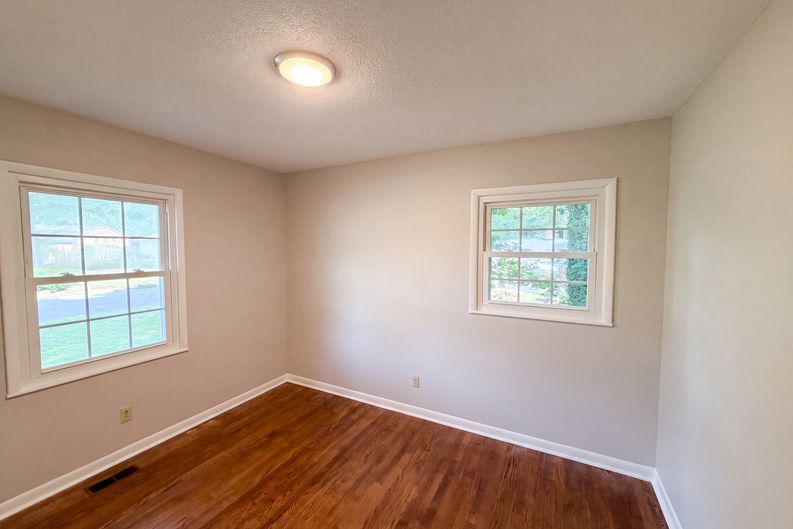 Photo 11 of 19 of 1716 Timberlane St, Gastonia, NC