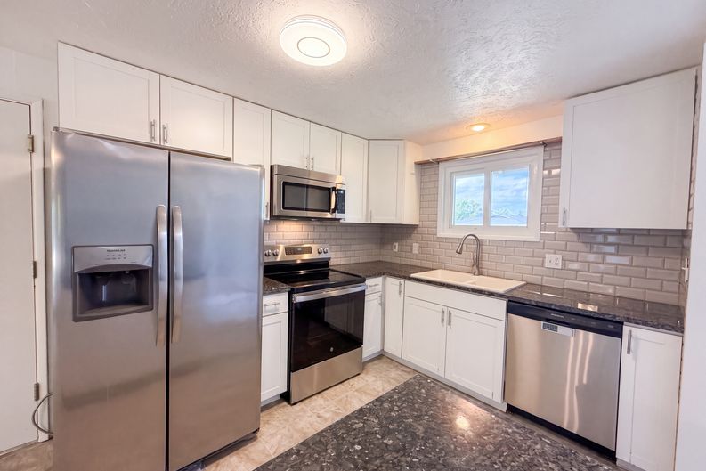 Photo 7 of 21 of 220 NE Cambridge Cir, Corvallis, OR