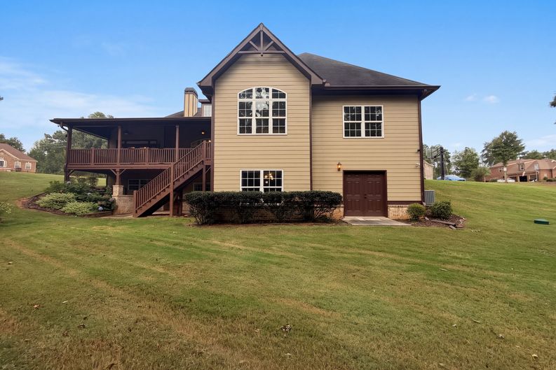 Photo 5 of 27 of 7510 Sunridge Ln, Douglasville, GA