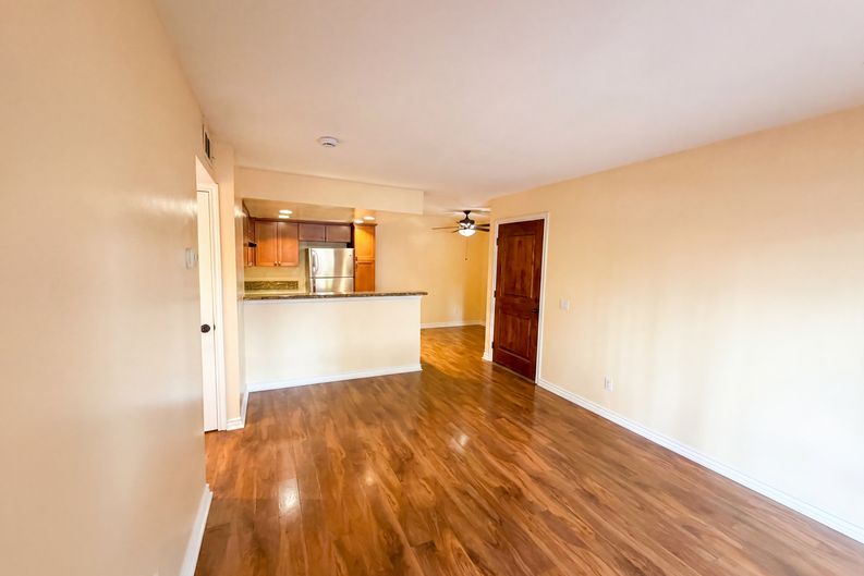 Photo 3 of 31 of 920 S Palmetto Ave, Ontario, CA