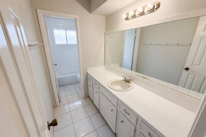 Photo 17 of 21 of 1902 New Orleans St, Deer Park, TX