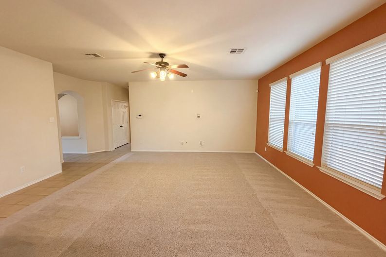 Photo 12 of 24 of 6206 Suellen Ln, Killeen, TX