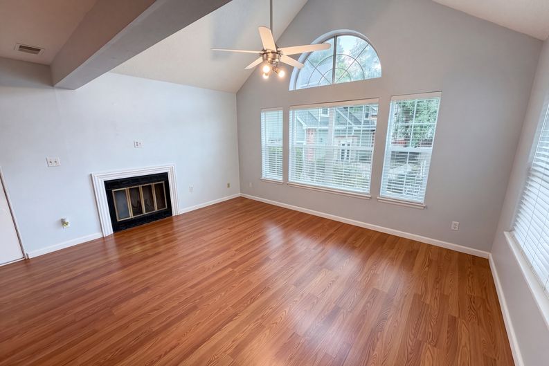 Photo 8 of 19 of 6702 S Ivy Way, Centennial, CO