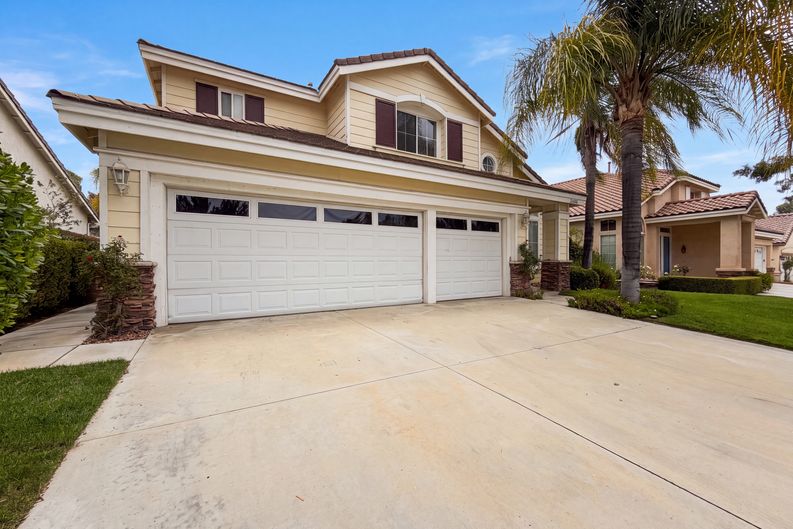 Photo 24 of 30 of 23608 Ashwood Pl, Valencia, CA