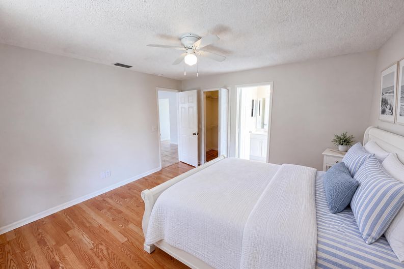 Photo 13 of 21 of 9814 Dean Cove Ln, Orlando, FL