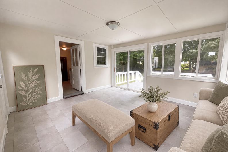 Photo 9 of 28 of 48 Woodlawn St, Randolph, MA