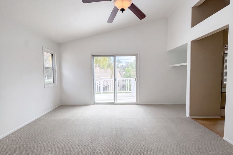 Photo 10 of 30 of 23608 Ashwood Pl, Valencia, CA