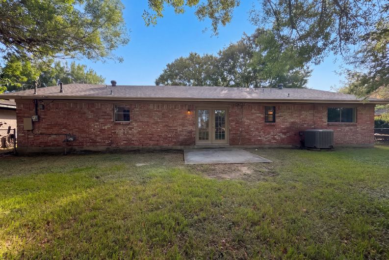 Photo 17 of 18 of 3506 Oxford Rd, Alvin, TX