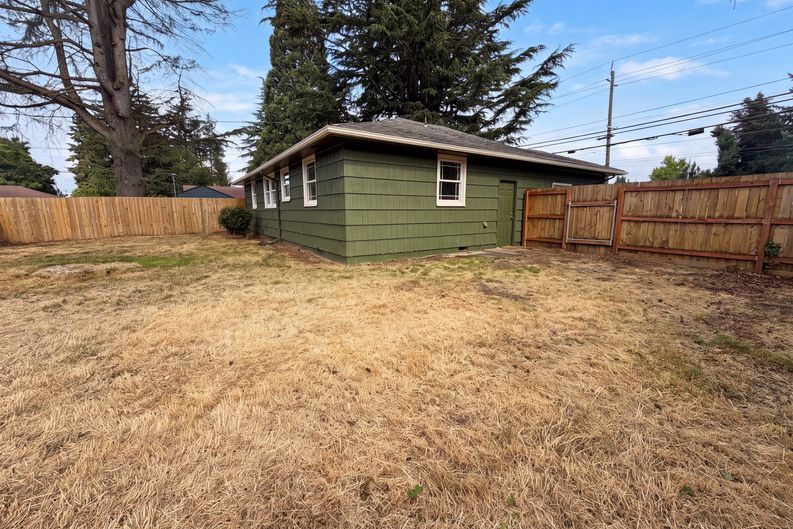 Photo 15 of 16 of 11650 NE Glisan St, Portland, OR