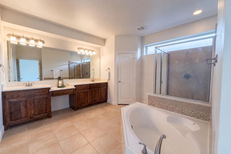 Photo 16 of 43 of 4409 Elmgreen Dr, Roanoke, TX