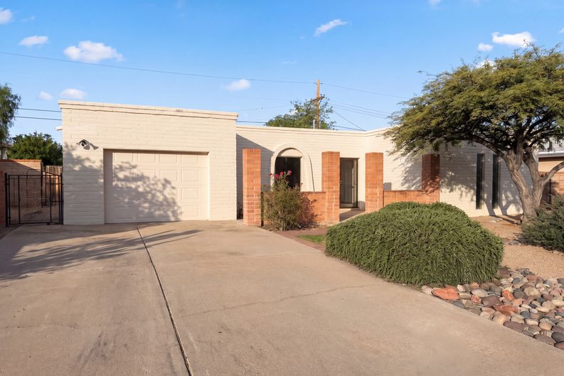 Photo 22 of 25 of 917 N Miller Dr, Tucson, AZ