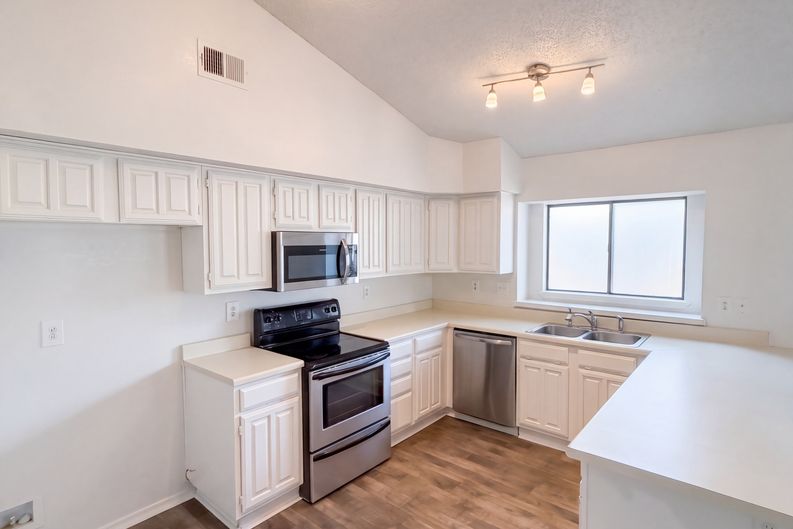 Photo 3 of 17 of 4636 Archer Dr, The Colony, TX
