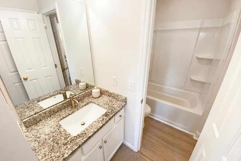 Photo 11 of 15 of 1101 E Morehead St, Charlotte, NC
