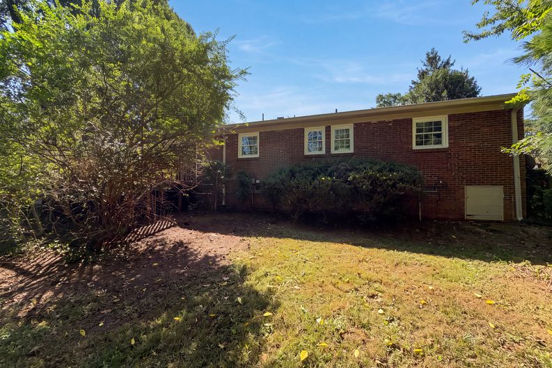 Photo 17 of 18 of 4305 Dawnwood Dr, Gastonia, NC