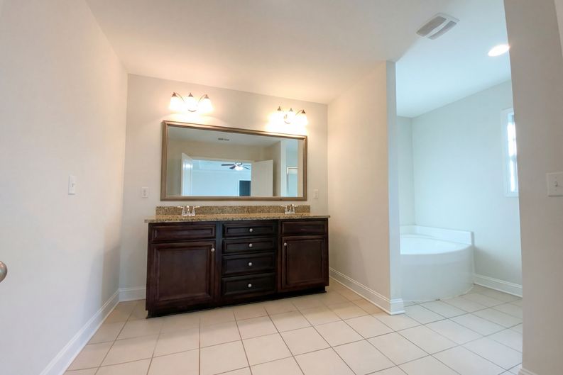 Photo 14 of 32 of 243 Meadow Saffron Dr, Lexington, SC