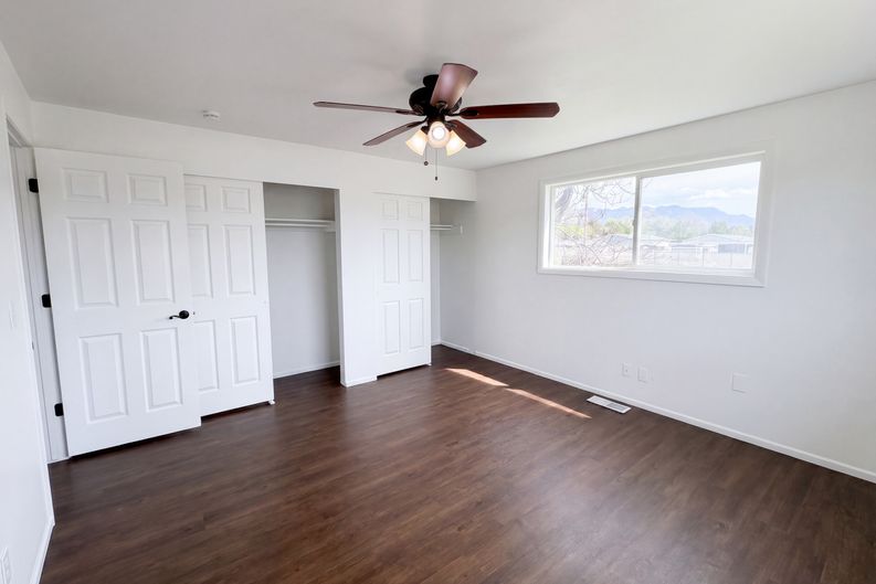 Photo 4 of 21 of 408 N 1500 W, Clinton, UT