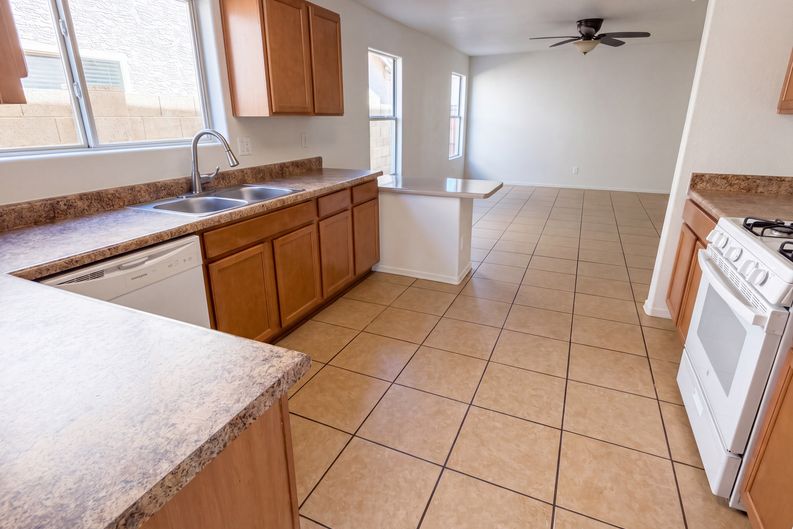 Photo 11 of 30 of 7436 W Sanna St, Peoria, AZ