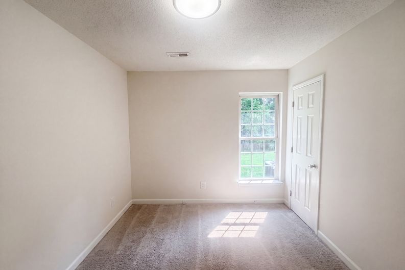 Photo 8 of 17 of 2110 Carlisle Way, High Point, NC