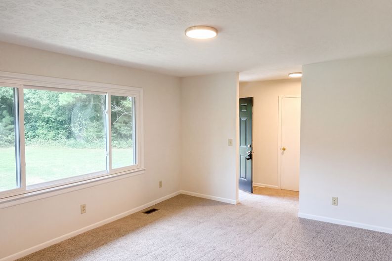 Photo 8 of 15 of 3089 Linecrest Rd, Ellenwood, GA