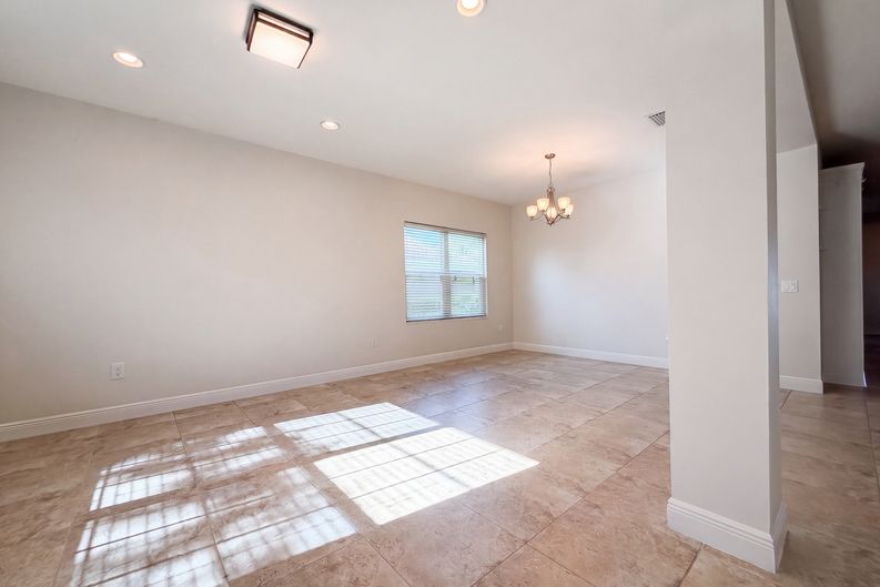Photo 6 of 47 of 1416 Hickory View Cir, Parrish, FL