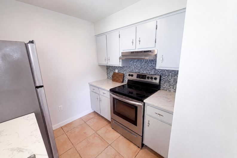 Photo 12 of 20 of 411 Dorchester Sq, Lake Mary, FL