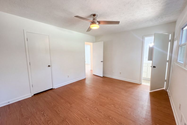 Photo 10 of 24 of 207 Mayflower Dr, Woodstock, GA