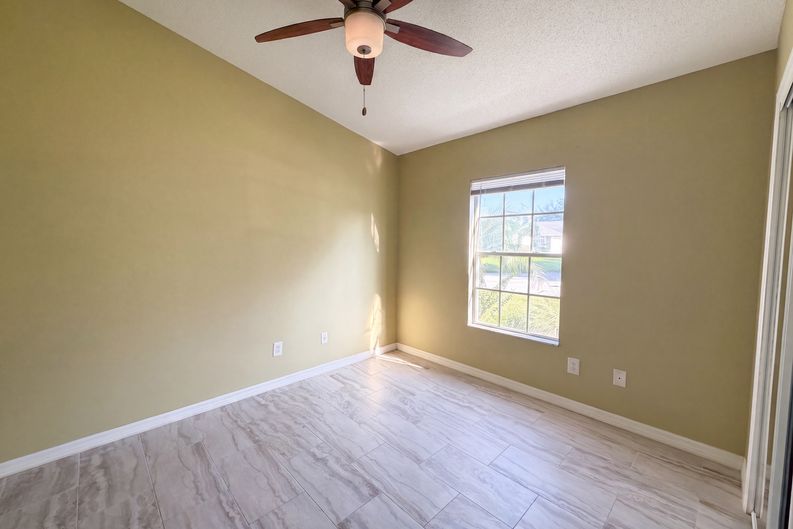 Photo 4 of 25 of 5414 Astor St, Leesburg, FL