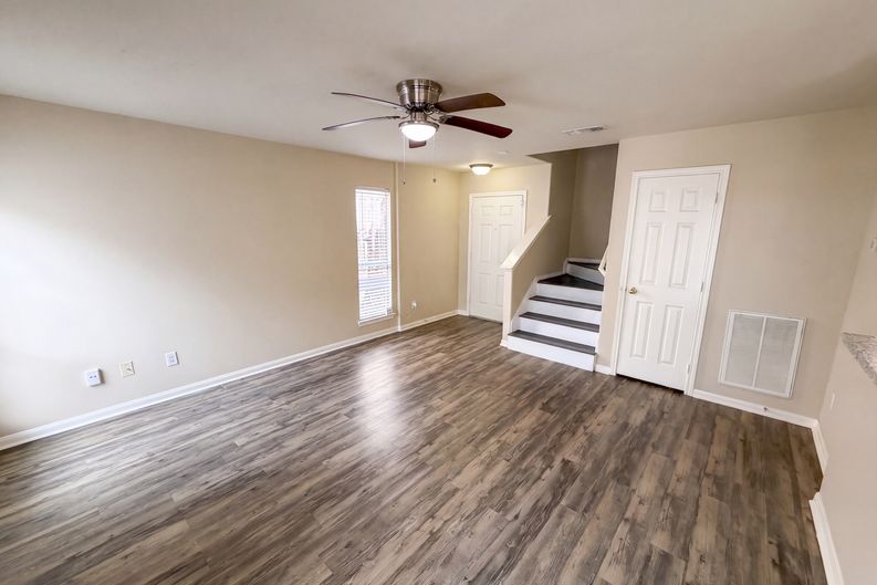 Photo 8 of 28 of 10250 Rolleston Ln, Houston, TX