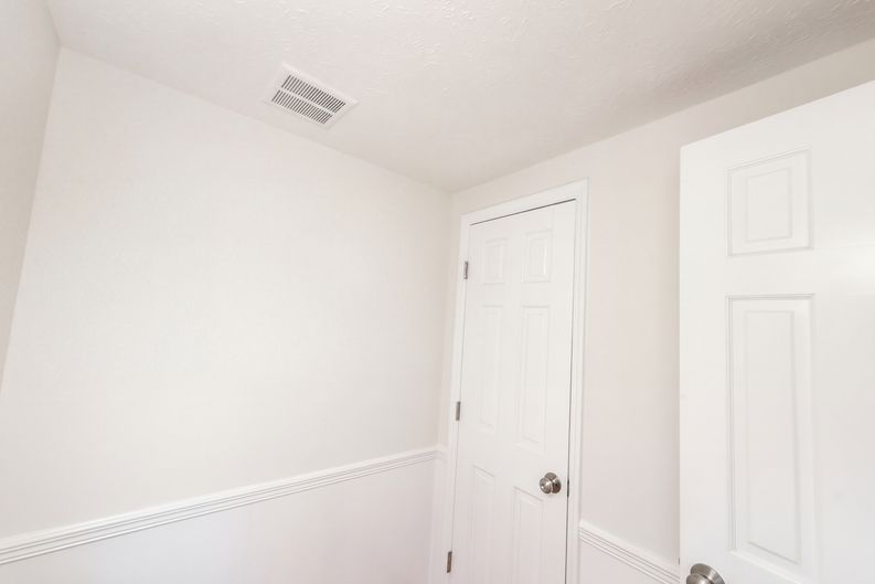 Photo 11 of 45 of 2215 Angela Dr SW, Lilburn, GA