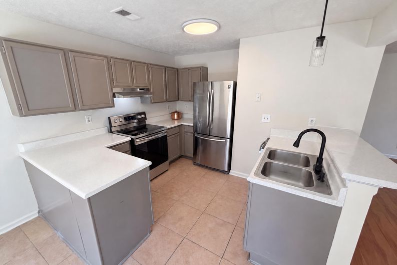 Photo 11 of 31 of 1079 Brittwood Pl, Norcross, GA