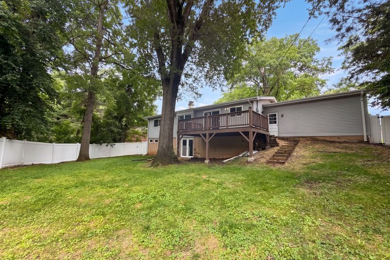 Photo 5 of 25 of 207 Renaldo Dr, Chesterfield, MO